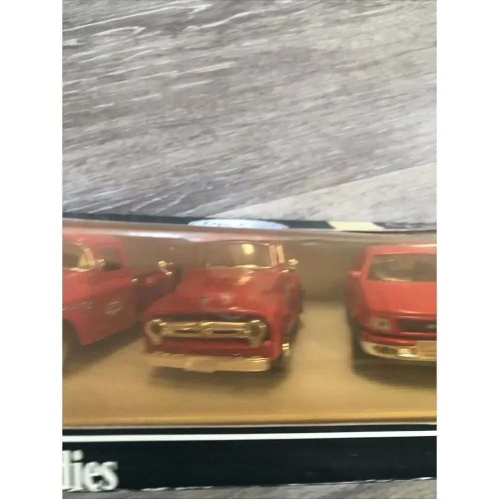 Superior American Oldies 1/34 Diecast Texaco Ford & Chevy Pickup Trucks. Read